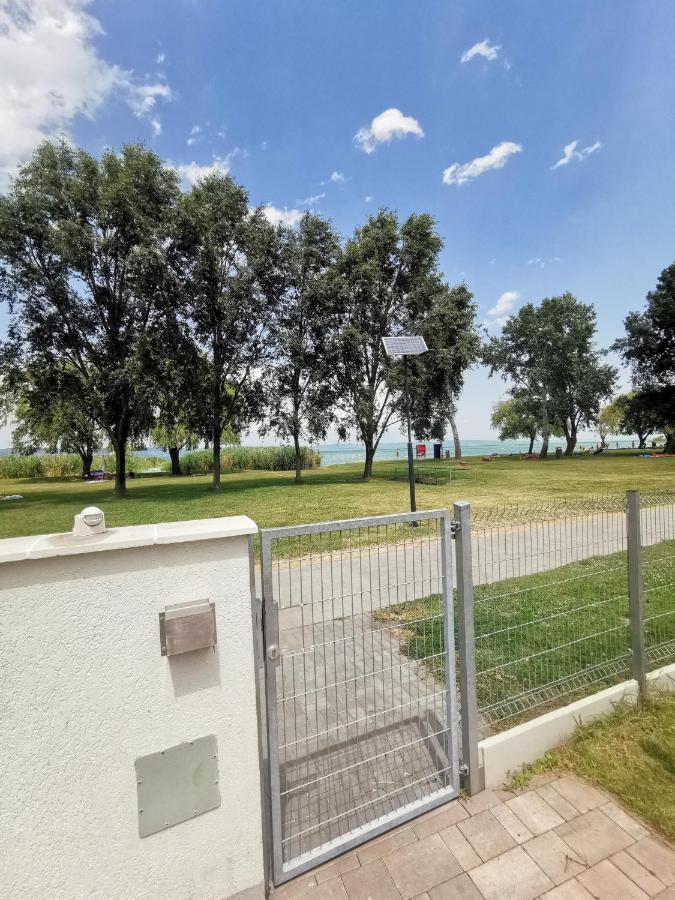 Vízpart Honvéd Apartman Balatonlelle Kültér fotó