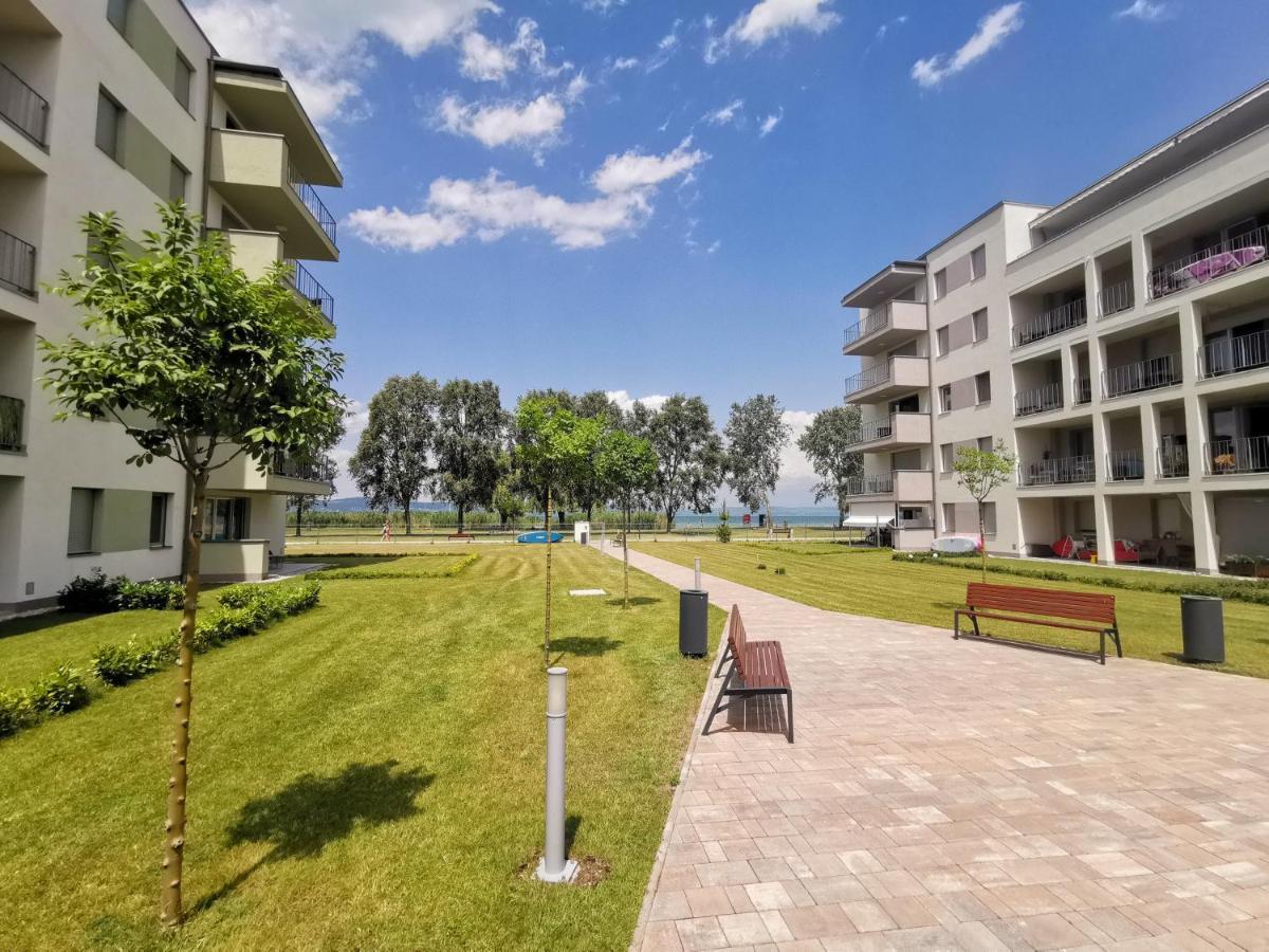 Vízpart Honvéd Apartman Balatonlelle Kültér fotó