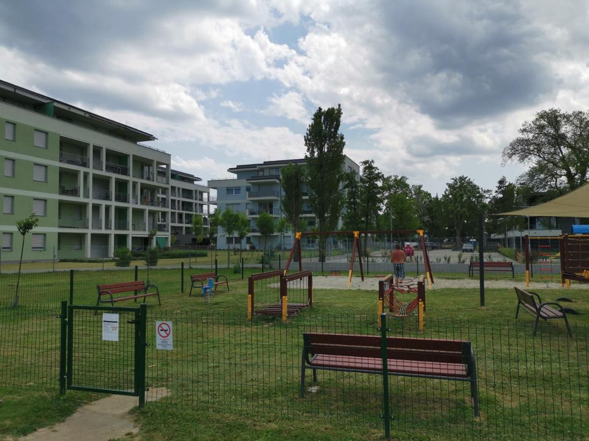Vízpart Honvéd Apartman Balatonlelle Kültér fotó