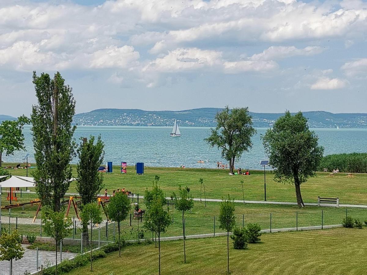 Vízpart Honvéd Apartman Balatonlelle Kültér fotó