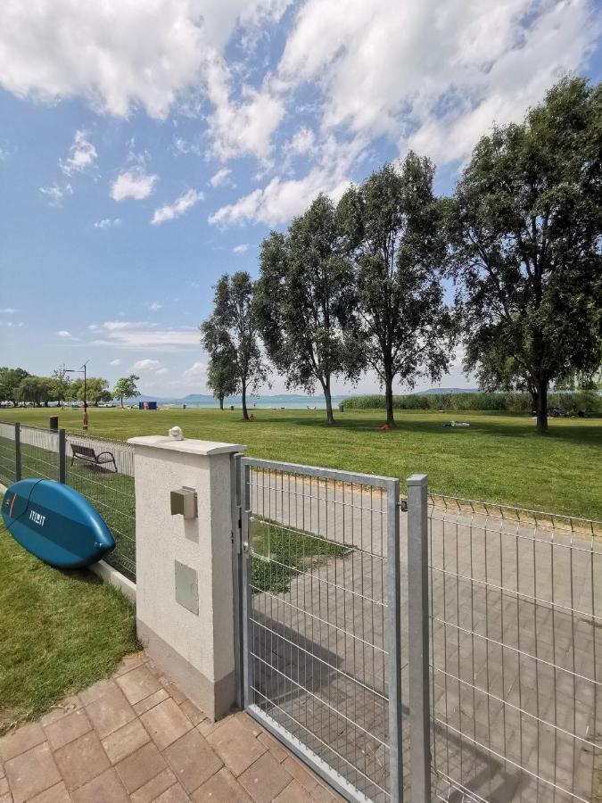 Vízpart Honvéd Apartman Balatonlelle Kültér fotó